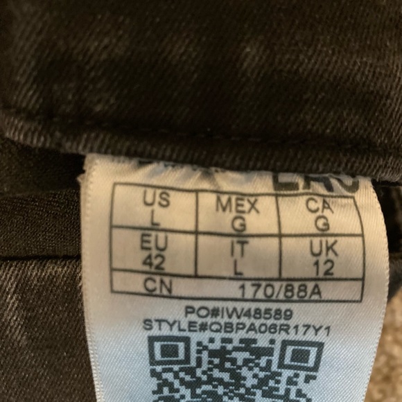 Guess stretch jeans, slightly distressed black. Size large. Gre… - Picture 5 of 7